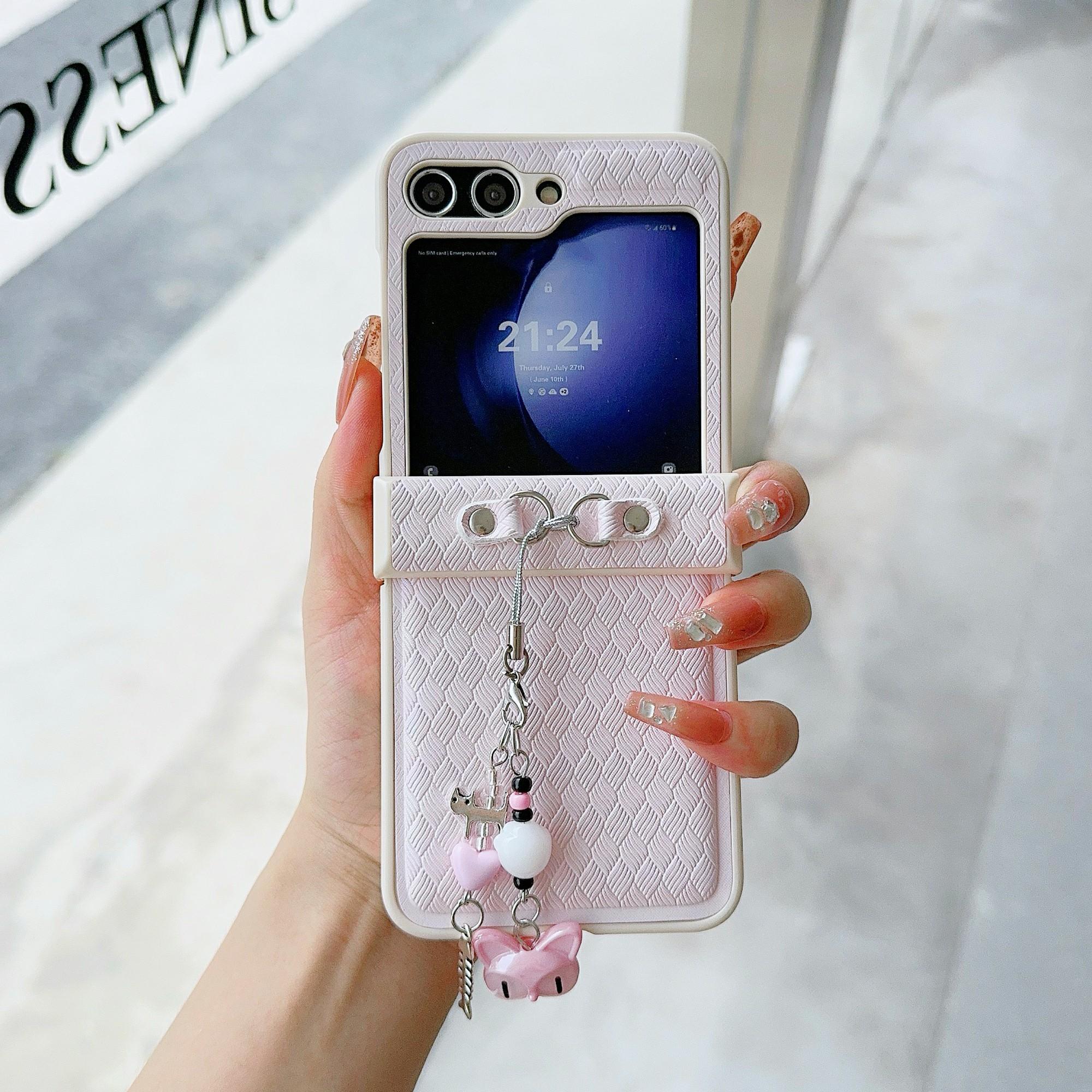 

Чехол для телефона Samsung Galaxy Z Flip5 5G с лазерным ромбовидным принтом из поликарбоната и искусственной кожи с подвеской в виде головы кошки Pink