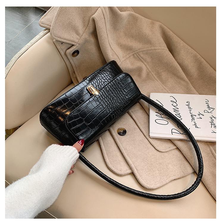 

Women s bag 2025 new spring foreign style crocodile pattern portable Korean version fashion shoulder small square bag underarm baguette bag чёрный