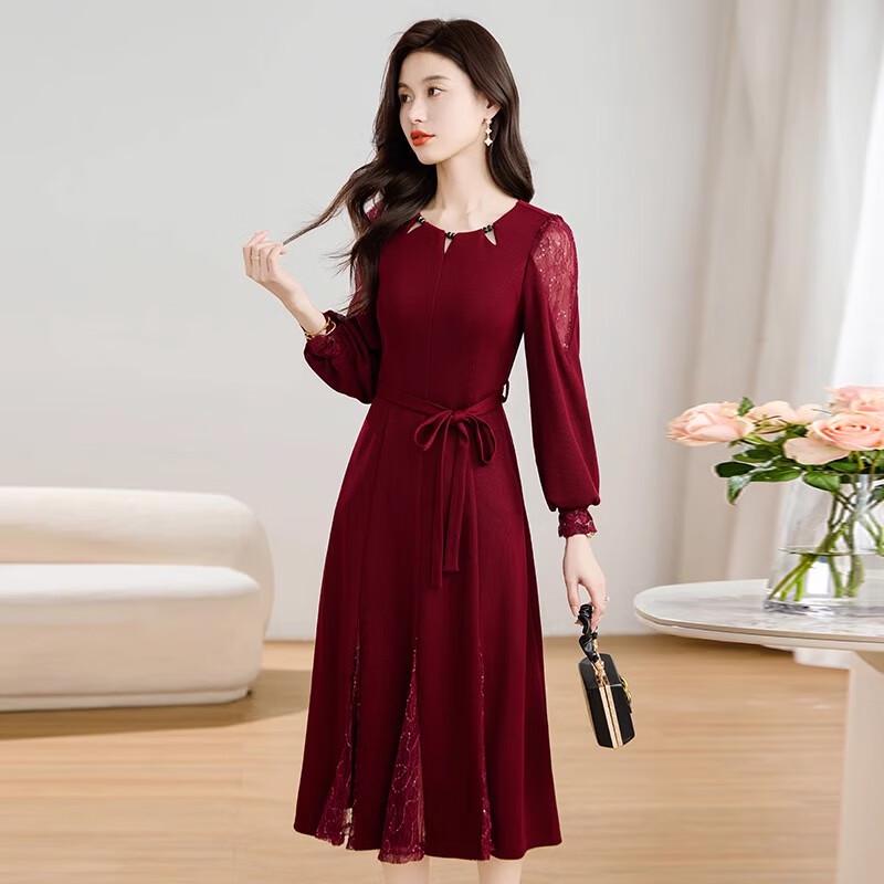 Elegant Red Long-Sleeve Mother's Banquet Dress