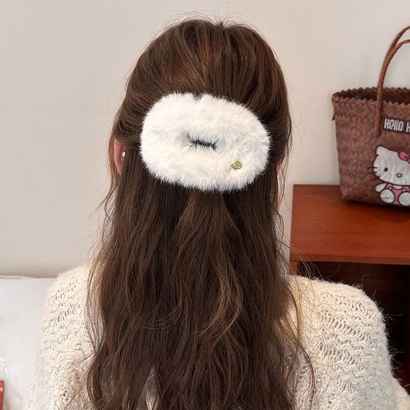 Retro Acrylic Plush Hair Clip - Versatile Autumn/Winter Headwear Accessory