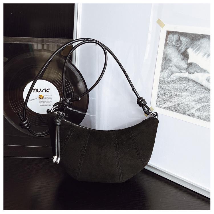 

Korean-Style Suede Dumpling Crossbody Bag - Trendy Frosted Croissant Design