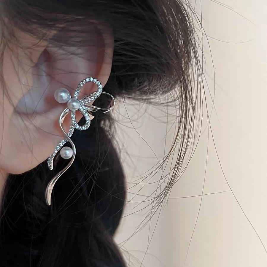 French Zircon Bow Pearl Ear Clip: Elegant, Non-Piercing, High-End Cartilage Earring for Women