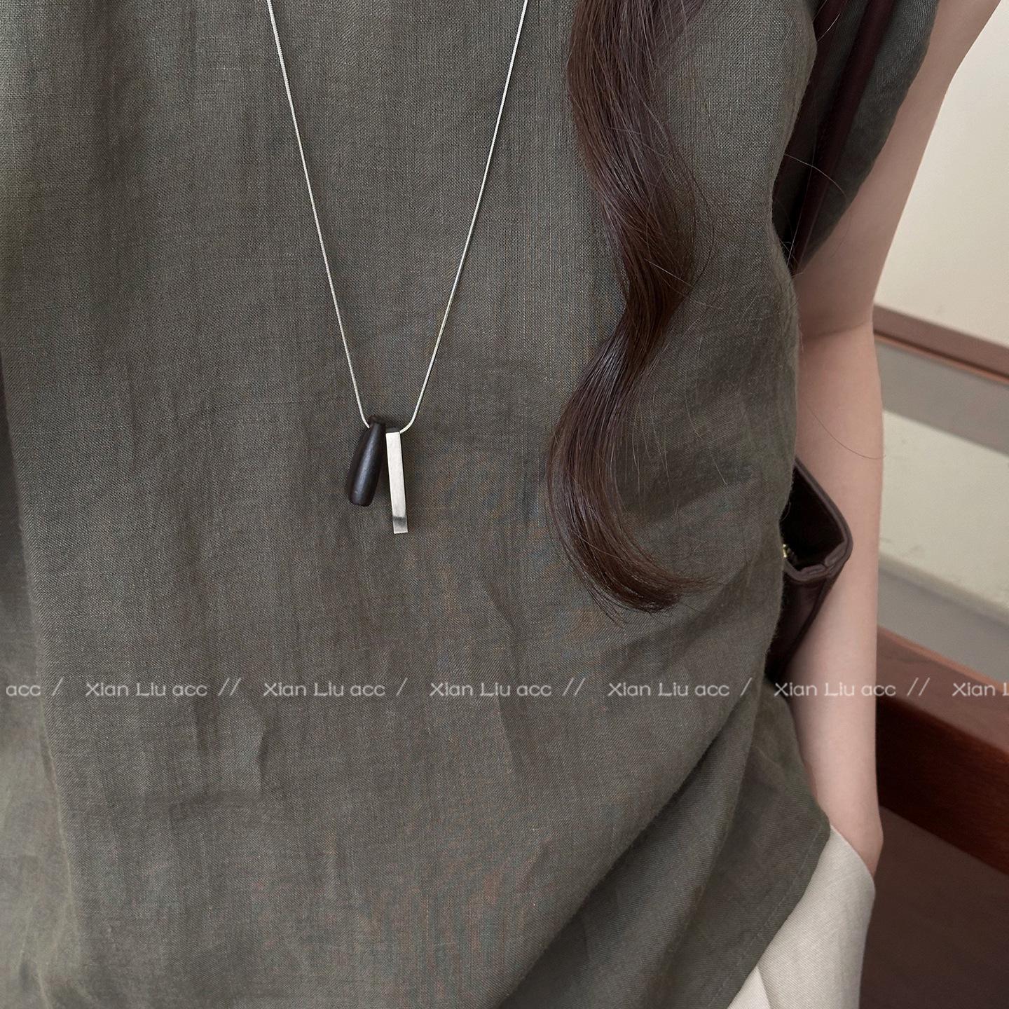 

Women s Retro Geometric Pendant Necklace: Long Sweater Chain & Versatile Choker