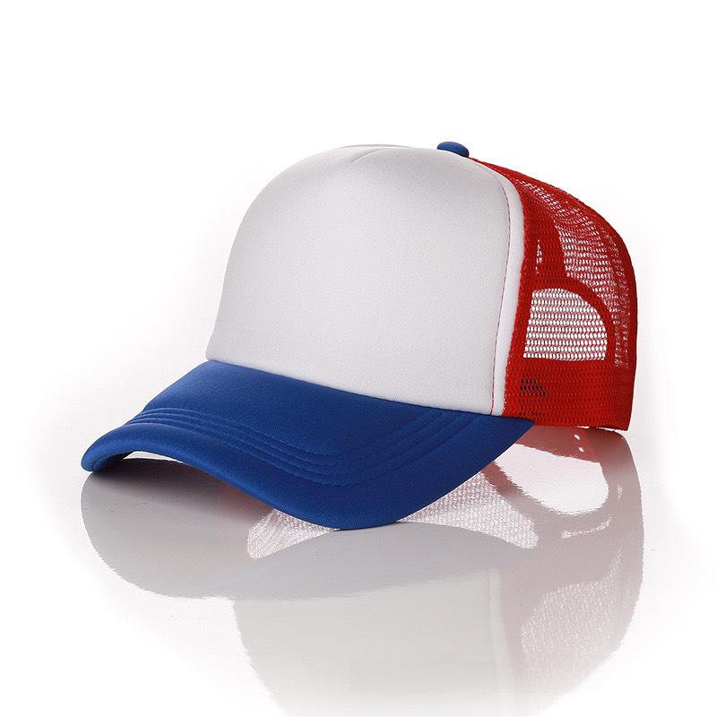 Cappellino Trucker Stampato con Logo e Visiera Ricamata
