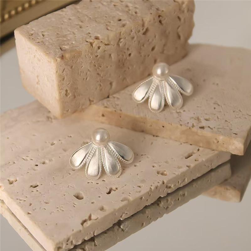 A Pair Pearl Petals  Stud Earrings For Women Light Luxury Fashion Jewelry Minimalist Accessories Support Wholesale