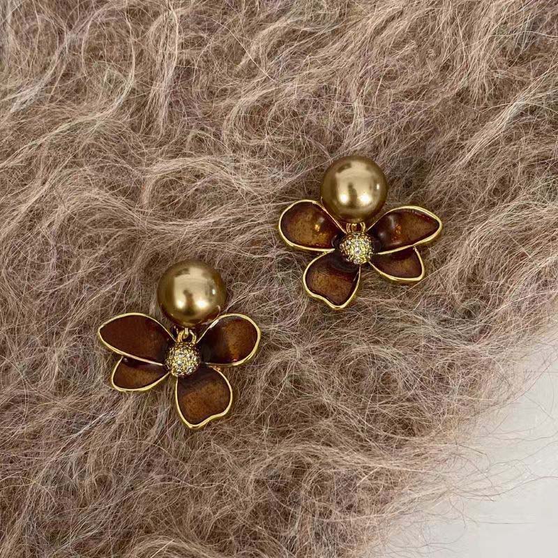 Vintage Metal Pearl Flower Drop Earrings for Women Exquisite Brown Drip Oil Irregular Petal Temperament Earrings Wedding Zircon