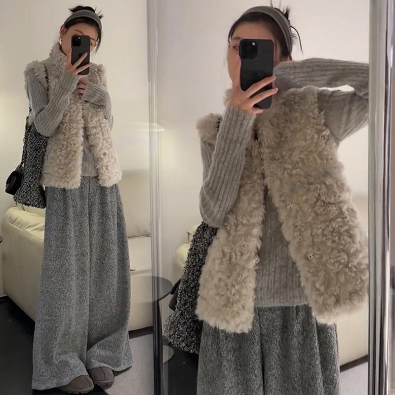 

Korean Style Maternity Autumn/Winter Three-Piece Set with Lambswool Vest L
