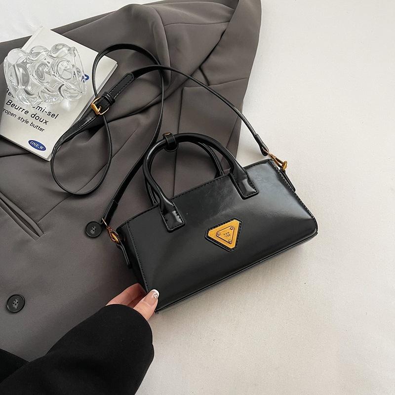 Premium Sense Niche Bag Women's Autumn and Winter Retro New Versatile Messenger Bag Portable Work Small Bag