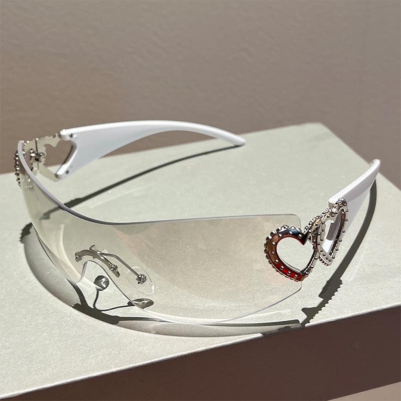 

Vintage Fashion Brand Designer Rimless Sunglasses Women Uv400 Metal Love Heart One Piece Sun Glasses Trending Punk Shades