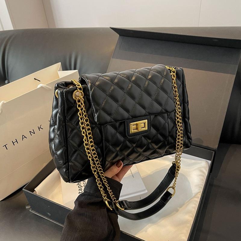 

Rhombus chain bag women s large-capacity new fashion autumn and winter shoulder messenger bag texture commuter bag чёрный