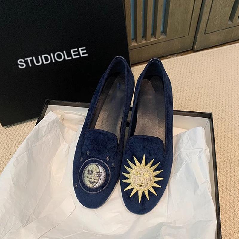 

Осень и зима новые французские изысканные вышитые туфли-лодочки из бархата на плоской подошве с мягкой подошвой и любовной фасолью для женщин 35