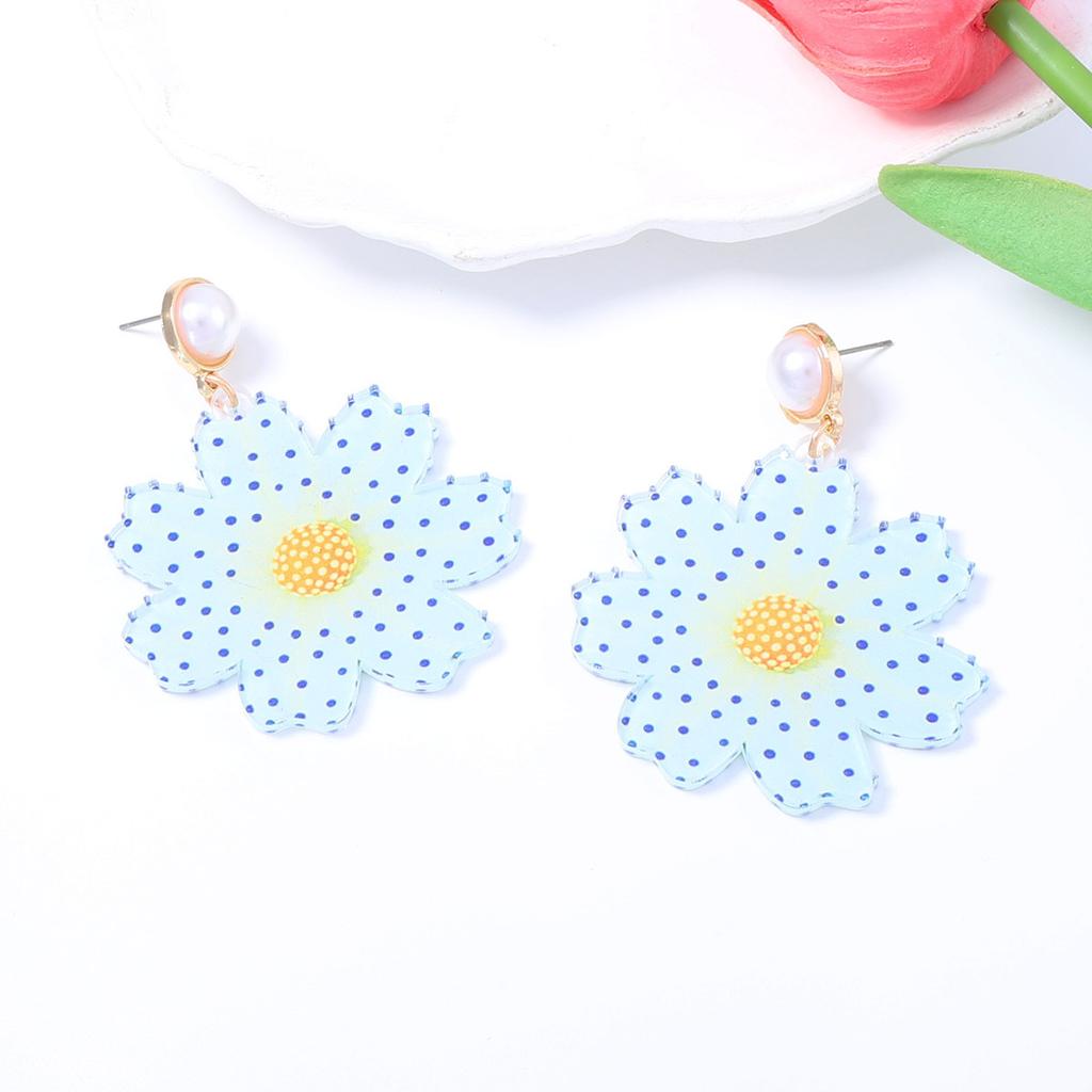 Fashion fresh and sweet polka dots exaggerated flower imitation pearl stud earrings French gentle and elegant travel exquisite woman