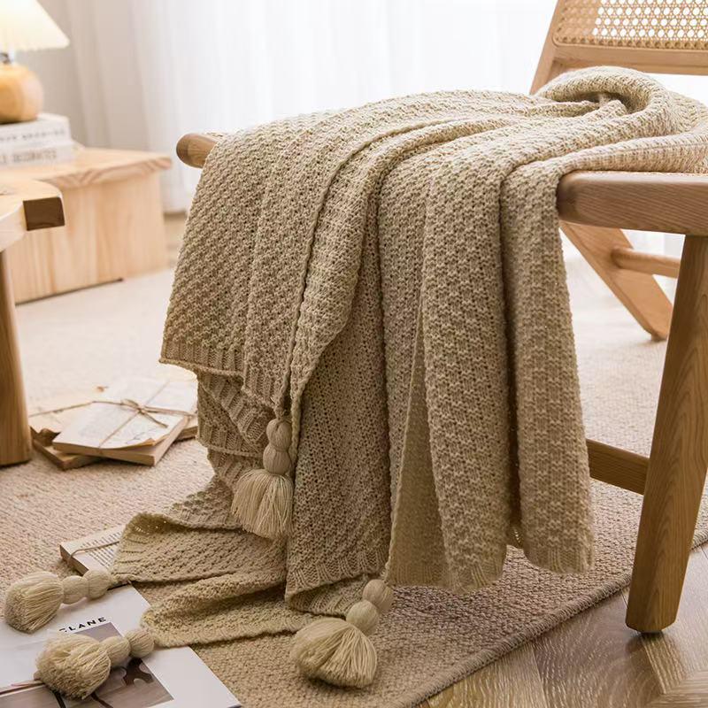 Nordische minimalistische Wolldecke mit Quasten - Perfekt für Sofa- oder Büro-Nickerchen