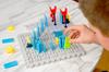 ThinkFun 76373 Domino det kluriga logikspelet med dominoeffekten - - Labyrint,