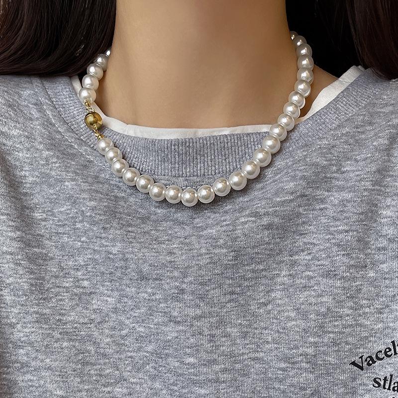 

2024 Модное женское жемчужное ожерелье с магнитной застежкой - белая цепочка из жемчуга Millet на ключицу, простой классический дизайн