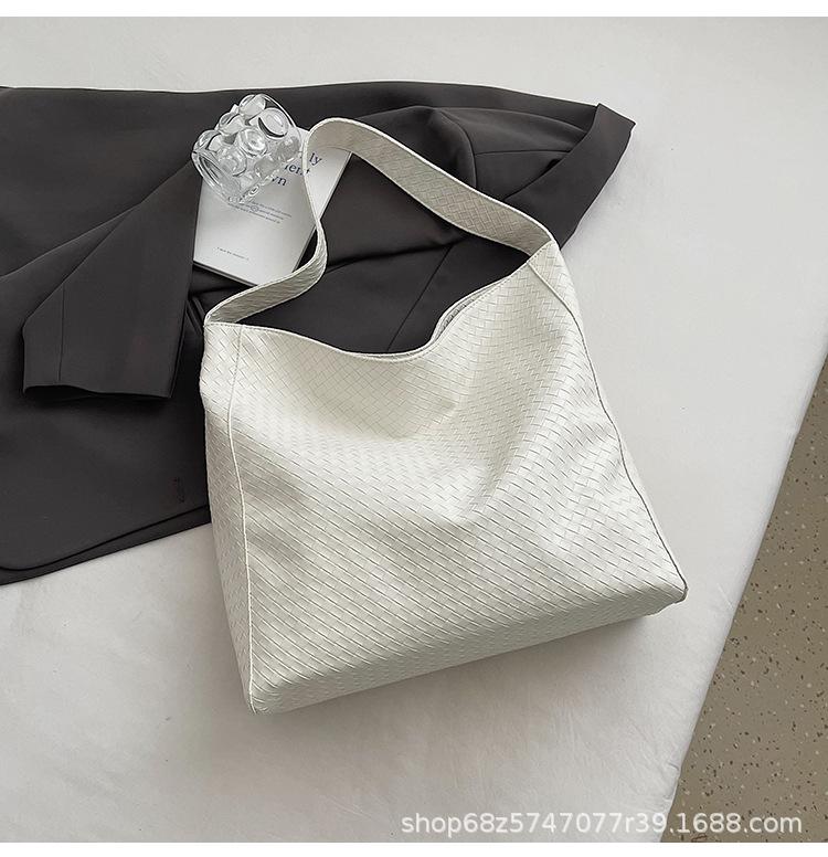 New Fashion Large-capacity Woven Bag 2025 One-shoulder Crossbody Versatile Simple Solid Color Commuter Tote Large Bag