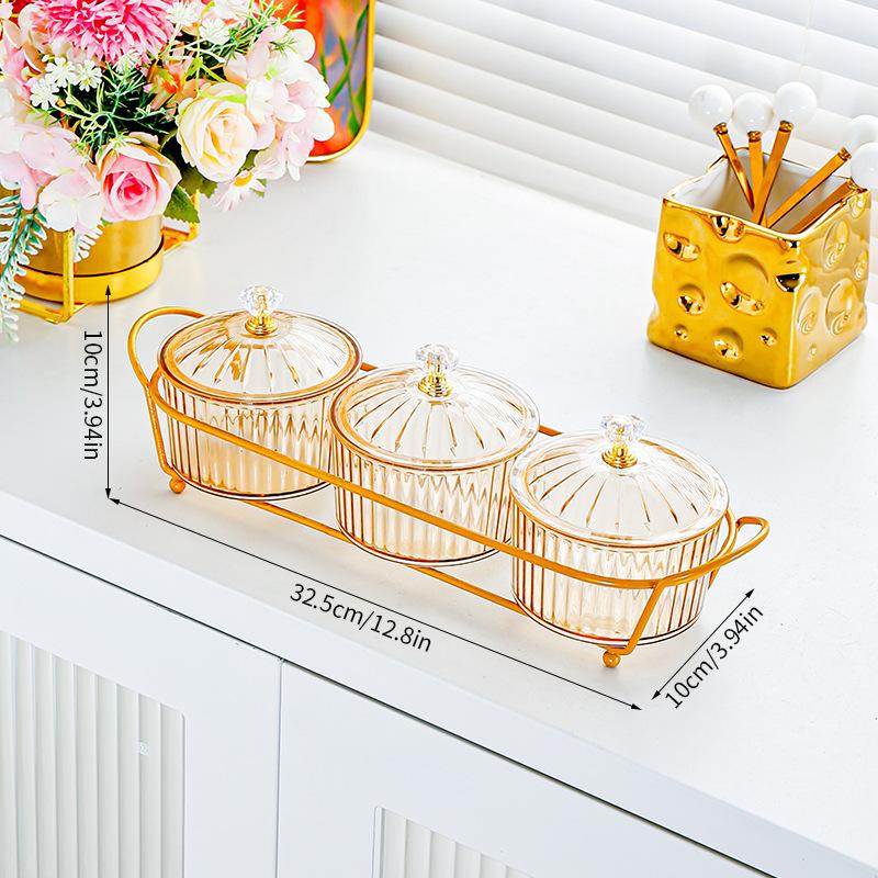 Lehký luxus Talíř na ovoce a sušené ovoce Talíř na svačinu Domácí obývací pokoj Konferenční stolek Talíř na svačinu Stěhování do domu Nový domov Melounová semínka Talíř na čaj a svačinu Talíř na ovoce