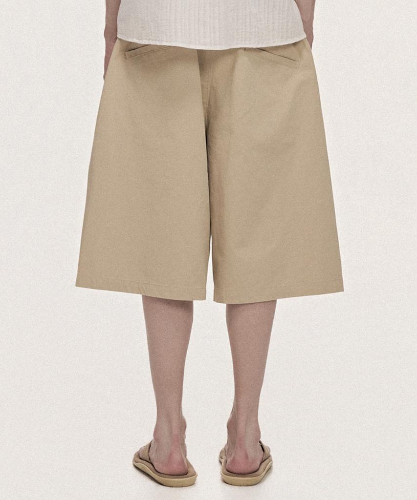 TAKEASY Deep Tuck Cotton Bermuda Shorts (Dark Beige)