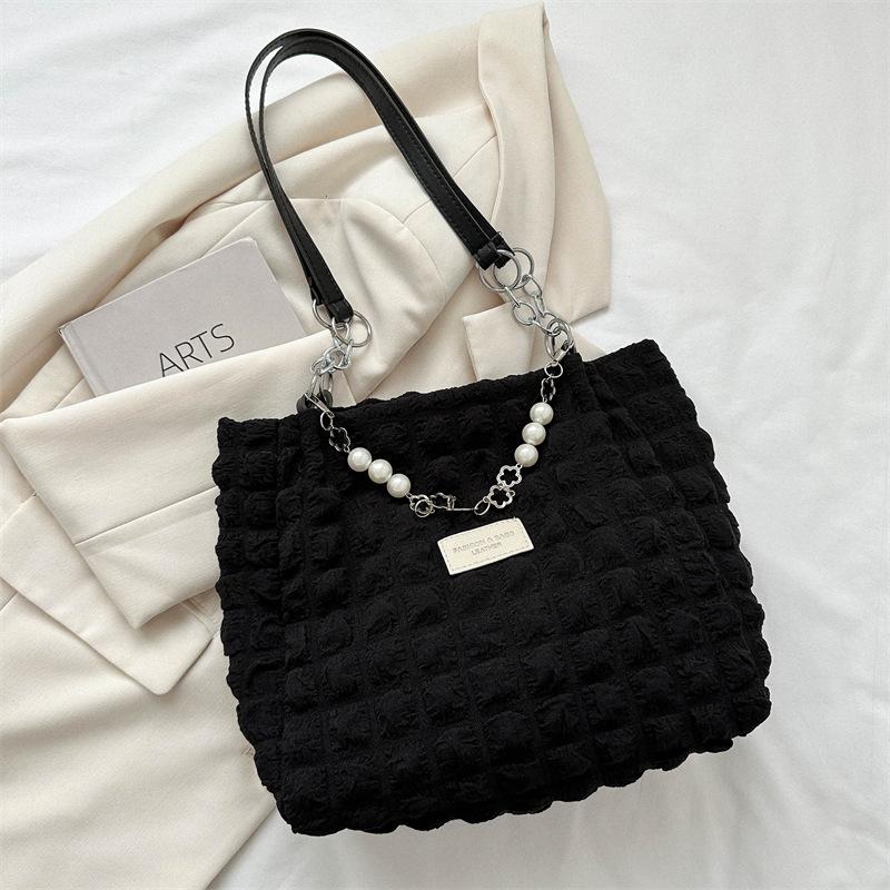 

Gentle and stylish simple pleated shoulder bag women s summer new foreign style underarm bag commuter tote bag tide чёрный