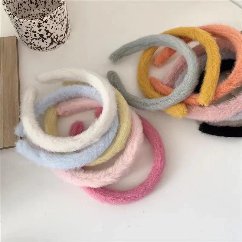 Pluszowa opaska damska - Nowa kolekcja Jesień/Zima 2024: Szykowny i Uroczy Dodatek do Włosów
