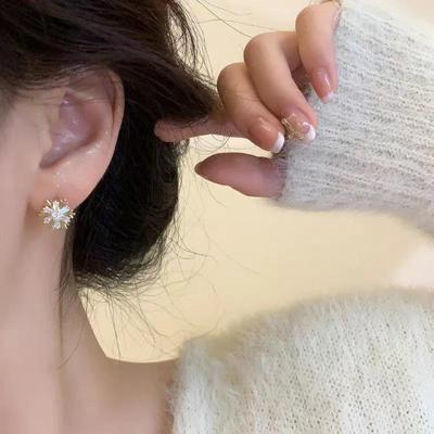 Elegantes Clipes de Orelha Floco de Neve de Zircônia: Elegante, Leve e Perfeito para Namoradas Fashionistas