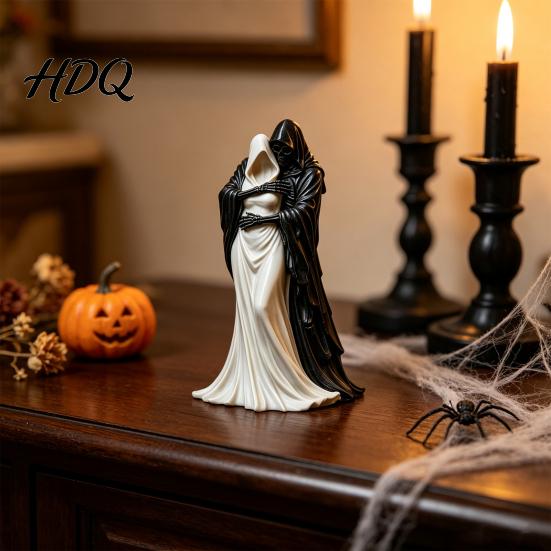 Synthetic Resin Ornaments Gothic Hugging Reaper Figurine Black And White Skeleton Niche Atmosphere Decorations Statue for Bookshelves Desktop Retro
