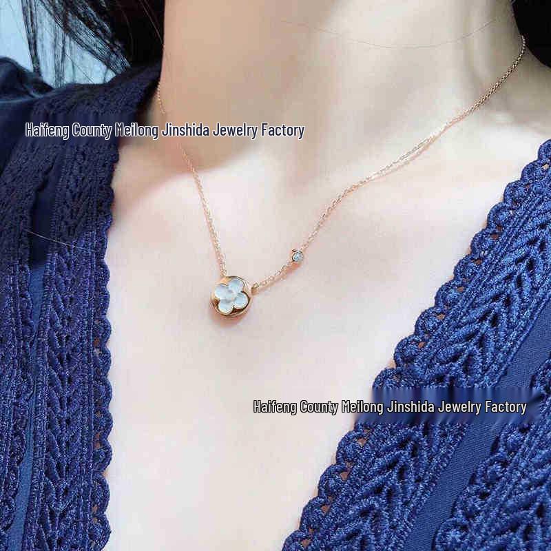 Donkey's Diamond Four-Leaf Clover Bracelet: Women's Elegant Round Five-Flower Design with White Mother-of-Pearl & Pink Shell.