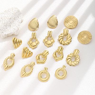 Boucles d'oreilles Clous en Acier Inoxydable à Texture Géométrique Exagérée Boucles d'oreilles Personnalité Femme Design de Niche Boucles d'oreilles Luxe Léger Haut de Gamme