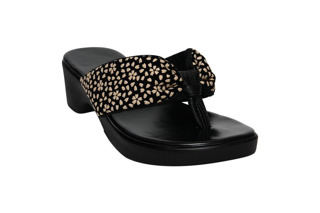 Blossom Pattern Japanese Made in Inden Perfect for Everyday Wear and Yukata [Hasegawa Co., Ltd.] "Cherry Sandals" Japan, Beige, Medium, Style,