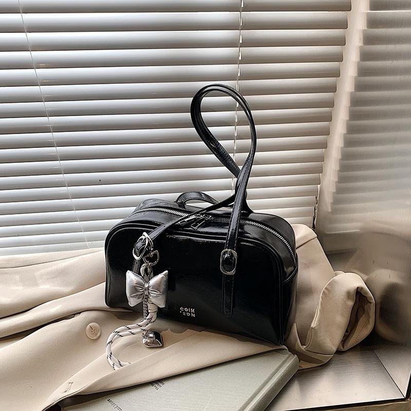 Simple and large-capacity shoulder underarm bag women's new spring and summer fashion commuter baguette bag