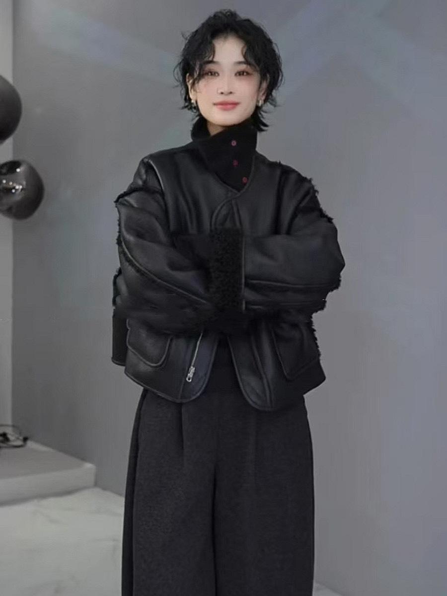 

Fashion splicing fur integrated two sides wear short coat women s 2025 winter new loose round neck thickened coat XL чорний