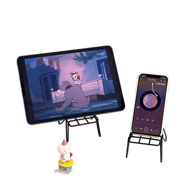 Newcomer 0.6 Cute Mini Chair Phone Holder - Minimalist Dorm Decor