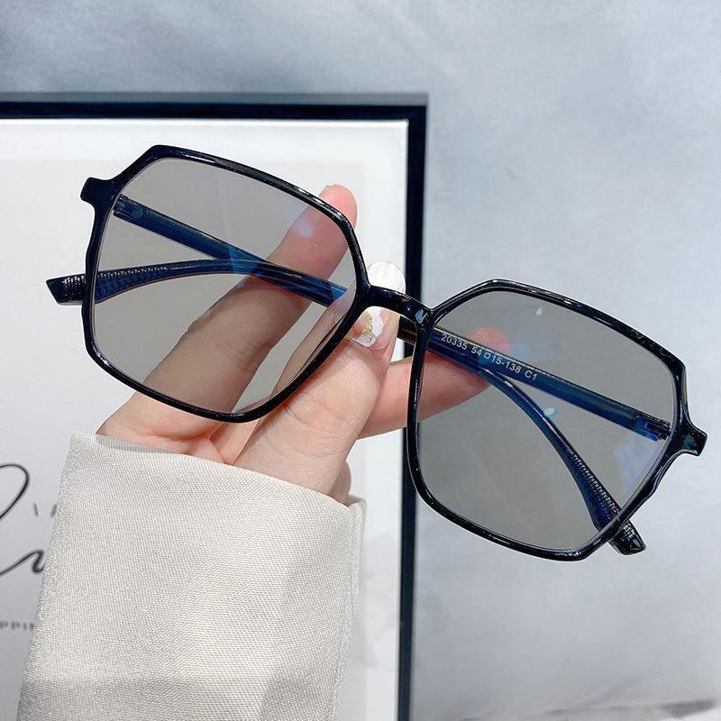 Photosensitive Color Changing Sun Glasses Women's Anti Blue Light Large Frame Glasses Gradient Myopia Glasses