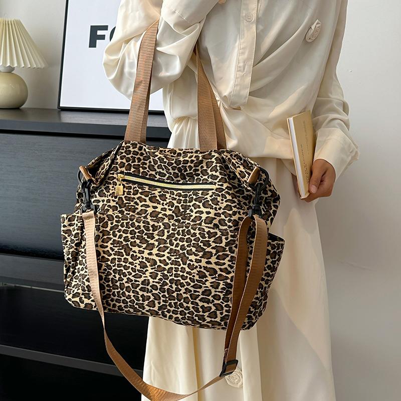 Women's New Shoulder Bag Leopard Print Casual Shopping Bag Large Capacity European and American Fashion Solid Color Tote Bag CLE