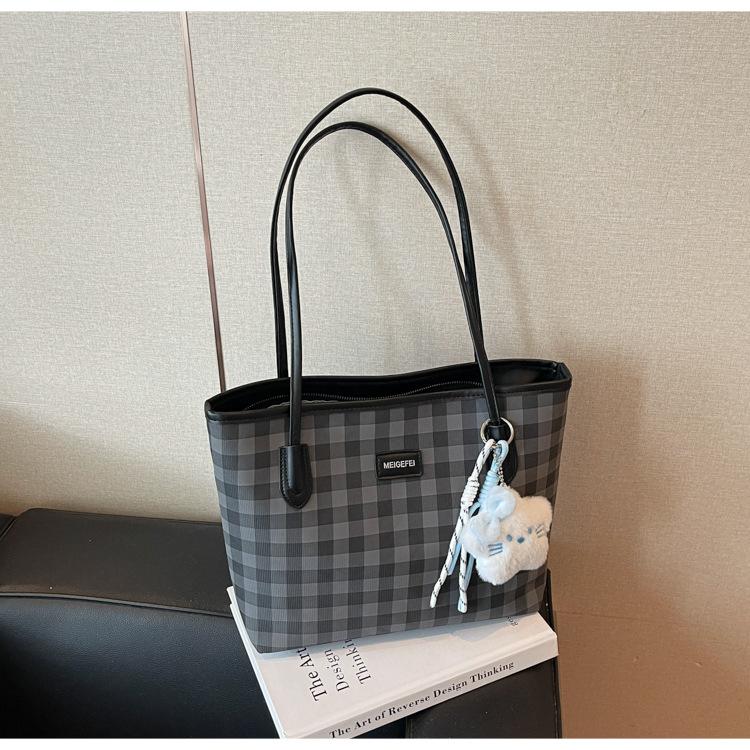 Premium Commuter Bag Women's 2025 Foreign-style Versatile Shoulder Bag Fashionable and Cute Plaid Large-capacity Tote Bag