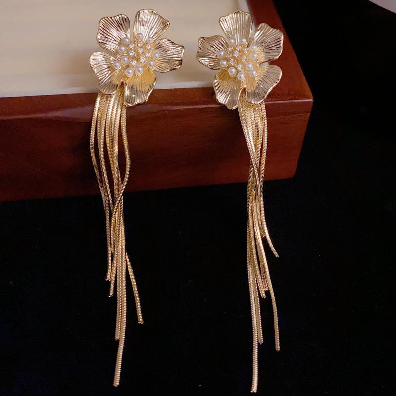 Pearl flower fringed earrings French light luxury stud earrings high-end temperament earrings women