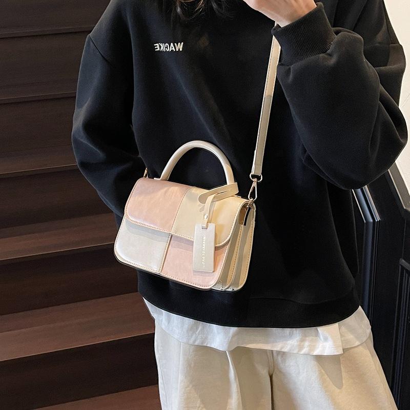 Super fire small bag women's autumn and winter 2025 new fashion retro shoulder messenger bag casual women's portable small square bag
