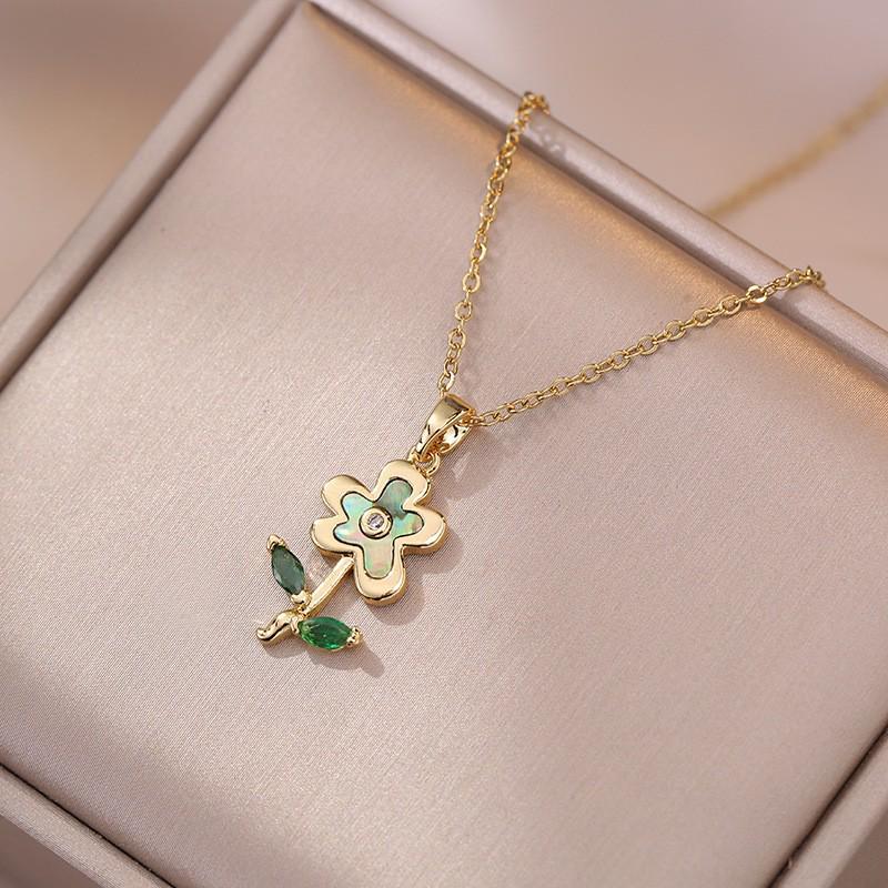 Women's Fashion Heart Pendant Necklace - Elegant, Simple Design, Versatile Clavicle Chain Jewelry