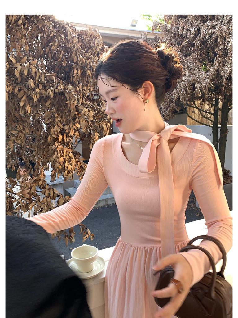 Elegantes koreanisches Herbst-Damen-Set: Kleid mit hohem Bund, Schleife und langen Ärmeln mit Nischen-Design-Gefühl