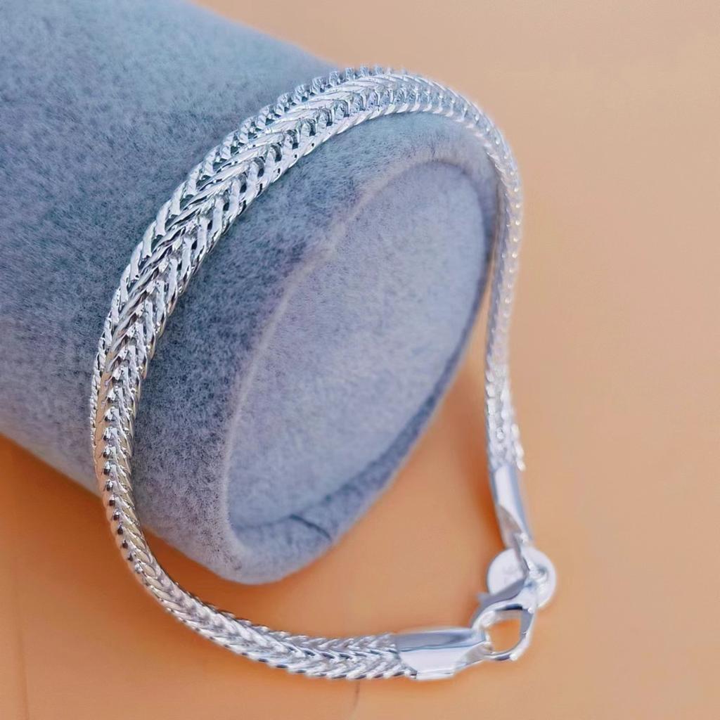 Colar Simples e Popular de Osso de Cobra Plano, Estilo de Alto Valor, Joia Personalizada e Versátil.