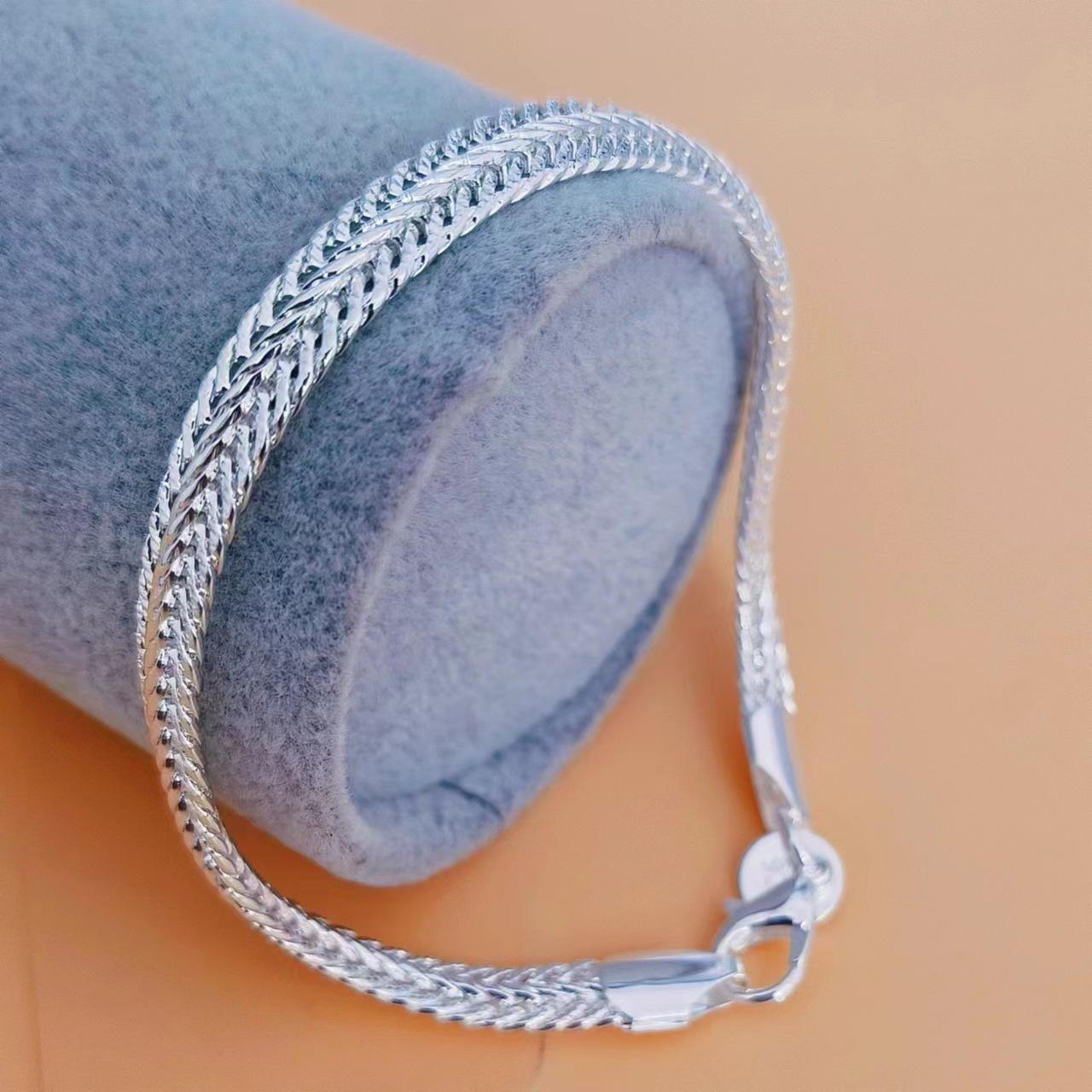 

Простое и популярное ожерелье из плоской змеиной кости, стильное, персонализированное и универсальное ювелирное украшение.