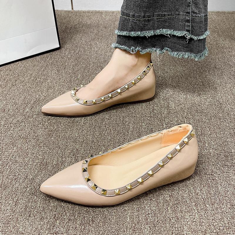 Mode Nieten Slipper Rutschfest Niedriger Absatz Einzelne Schuhe Herbst Neu Spitzschuh Flache Öffnung Weiche Sohle Innen Erhöhende Schuhe