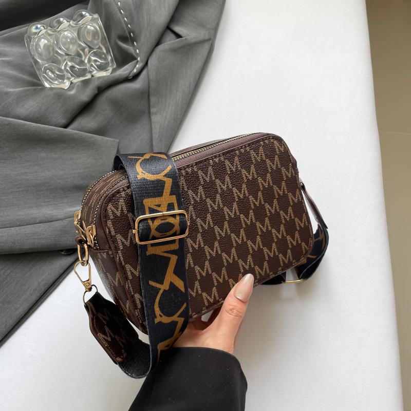 

Сумка квадратной формы Pure Color Single Shoulder с широким плечевым ремнем и сумкой через плечо, которую можно разместить с помощью машины Mini(Max Length<20cm)