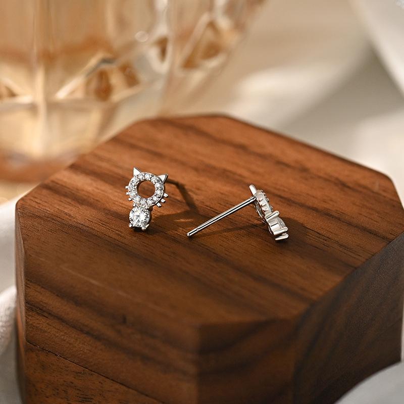 Light Luxury Diamond-inlaid Cat Earrings Cute Animal Niche Design Sense High-end New Earrings