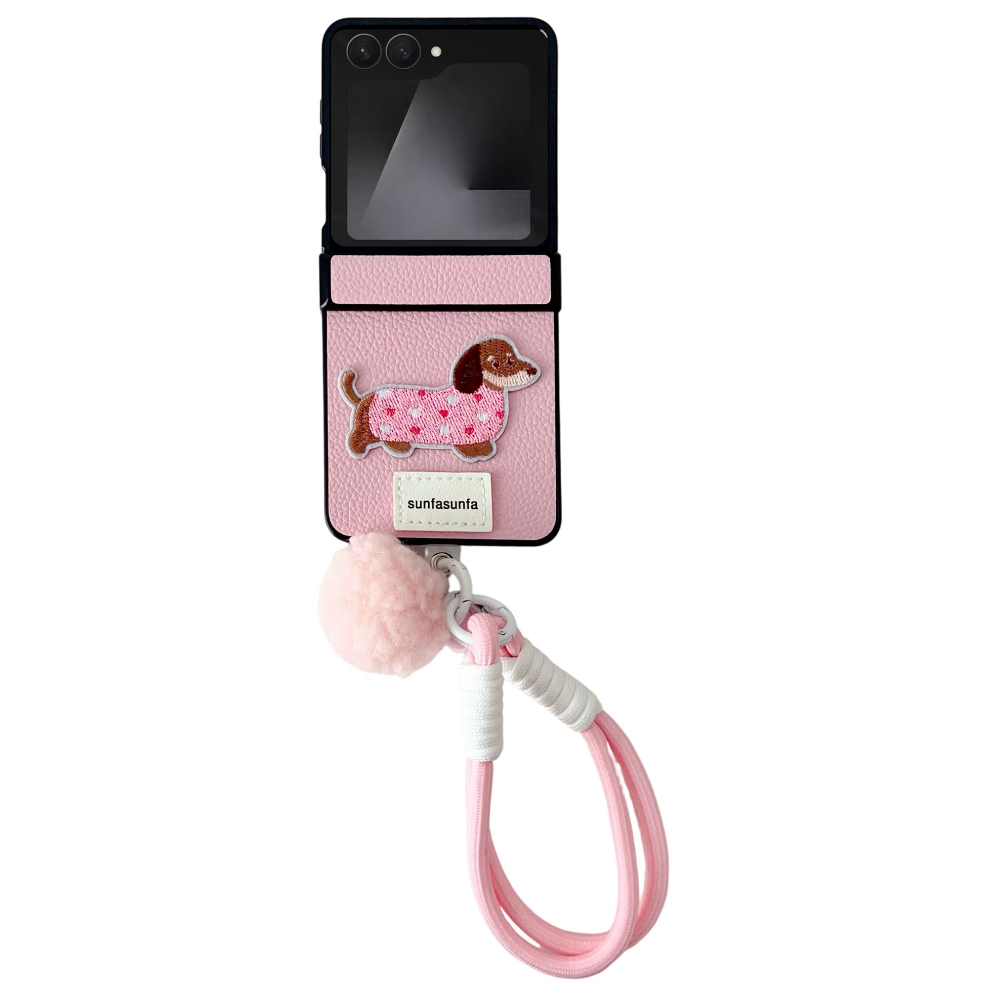 

Чехол для Samsung Galaxy Z Flip7 5G Милый пес Защита шарнира Текстура личи Чехол для телефона с ремешком на запястье Pink