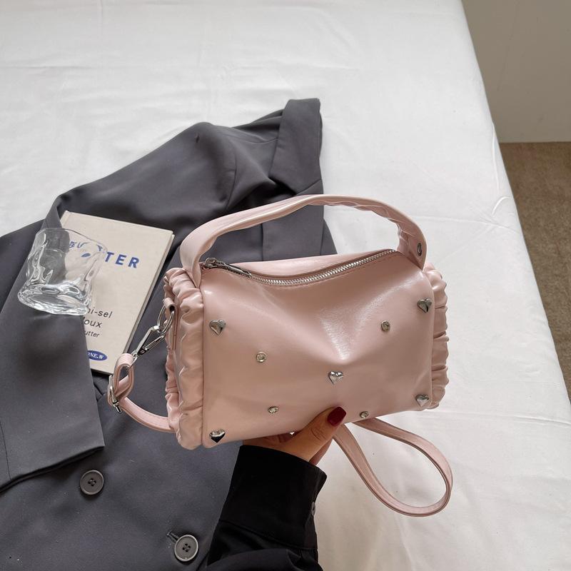 

This year, the popular small bag women s 2025 new love decorative messenger bag foreign style high value shoulder bag розовый