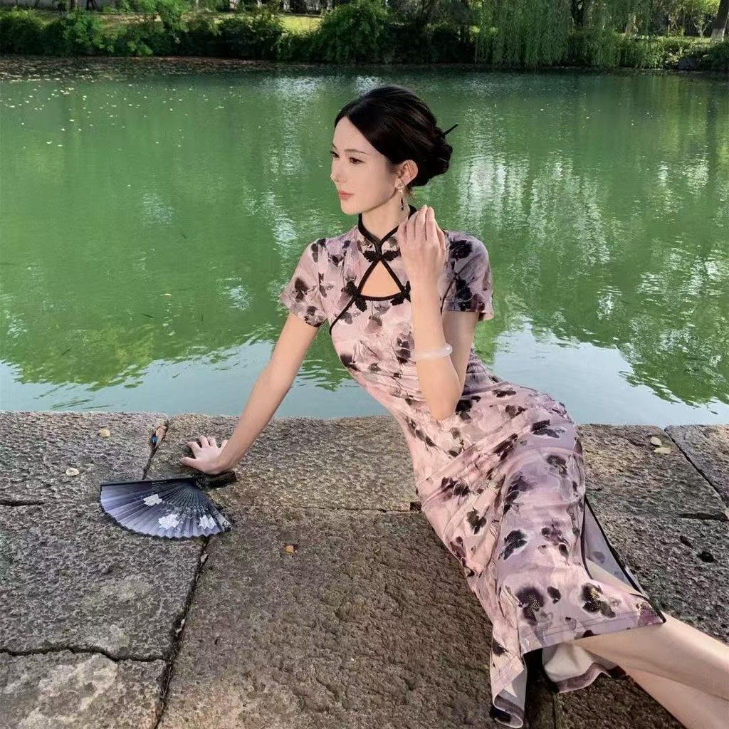 Retro Short Sleeve Printed Cheongsam Dress with Hollow-out Frog Buttons and Slit