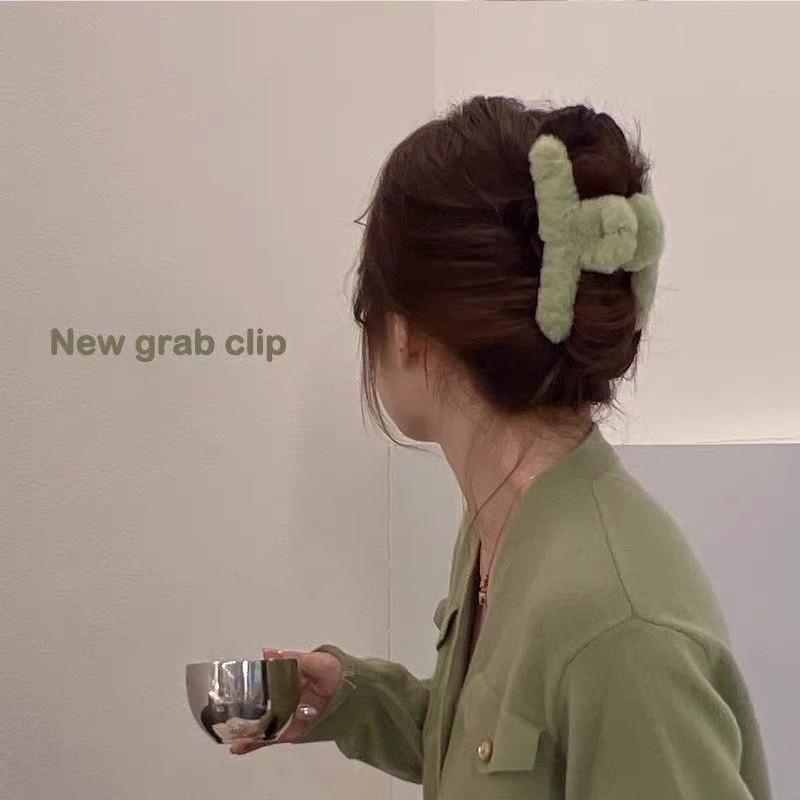 Plush Fluffy Large Claw Hair Clip for Women - High-End Shark Clip Hair Accessory