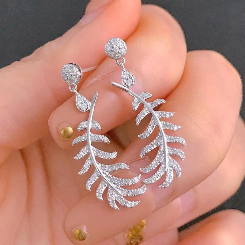 Versatile Earrings for Women: Small Fresh Style with Personality - Fashionable Ear Pendants Inspired by Internet Celebrities