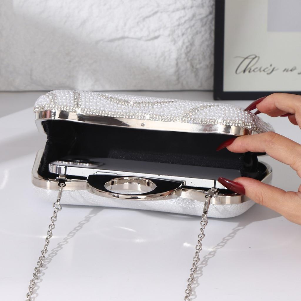 Popular pearl dinner bag European and American retro luxury clutch bag banquet dress women's evening wear